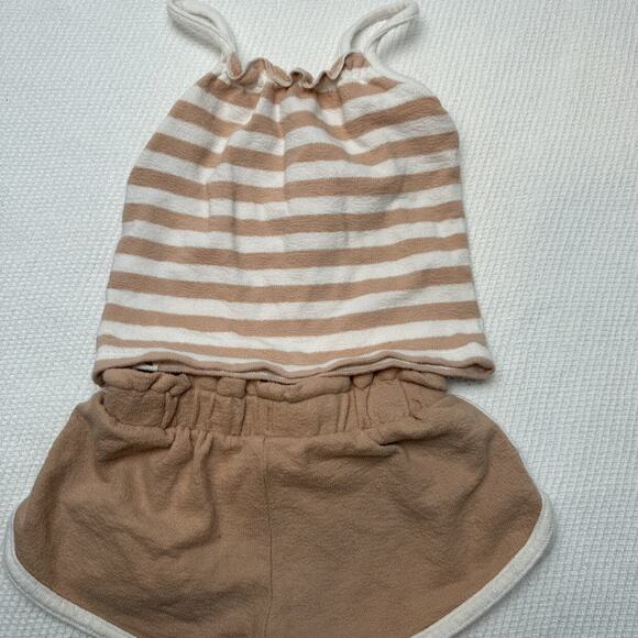 Easy Peasy Outfit - Picture 2 of 4